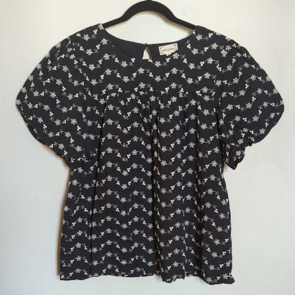 Cloth & Portrait black and cream floral embroidered bubble sleeve blouse size XL
